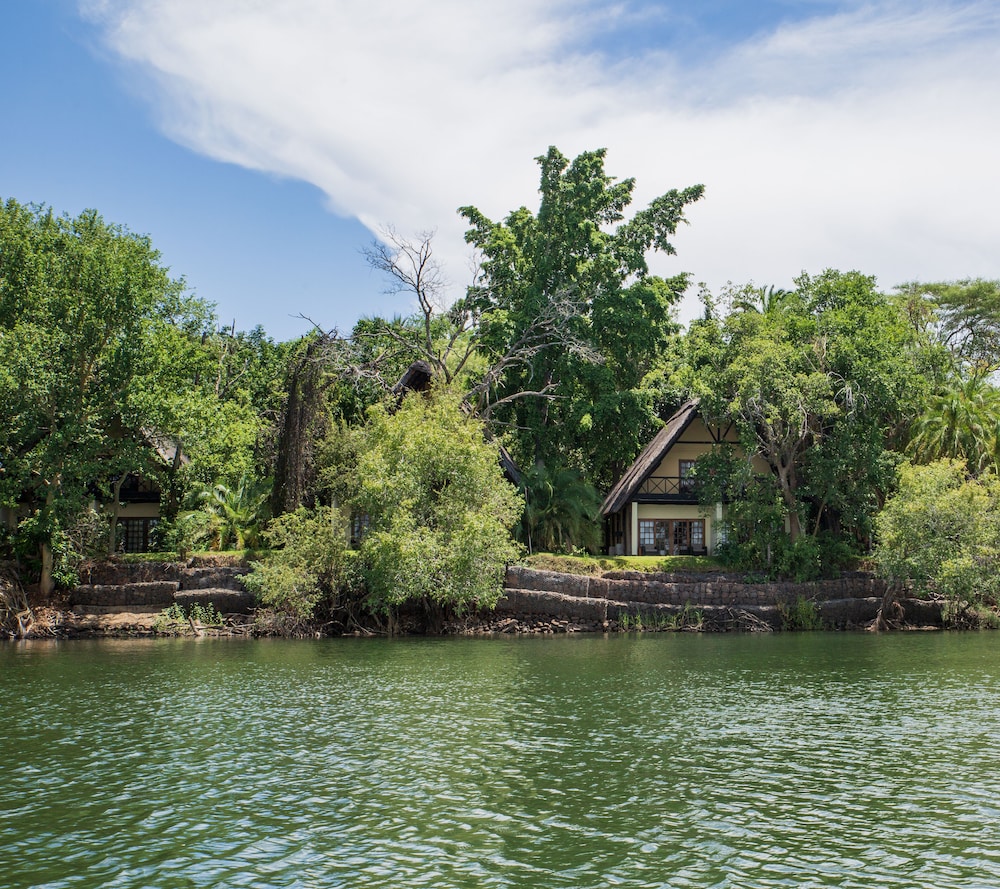 Victoria Falls Waterfront 69/74
