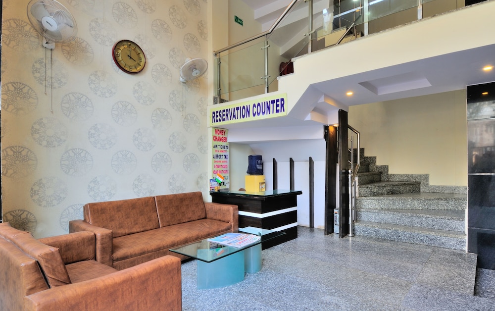 Hotel Gold Star Inn 28/36