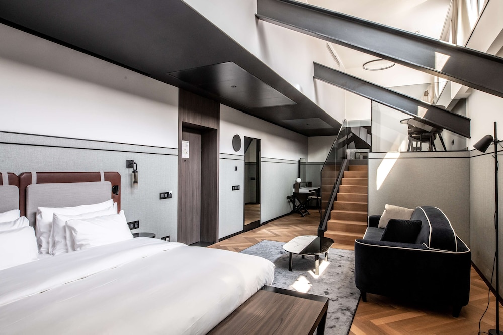 Radisson Collection Hotel, Palazzo Touring Club Milan 25/73