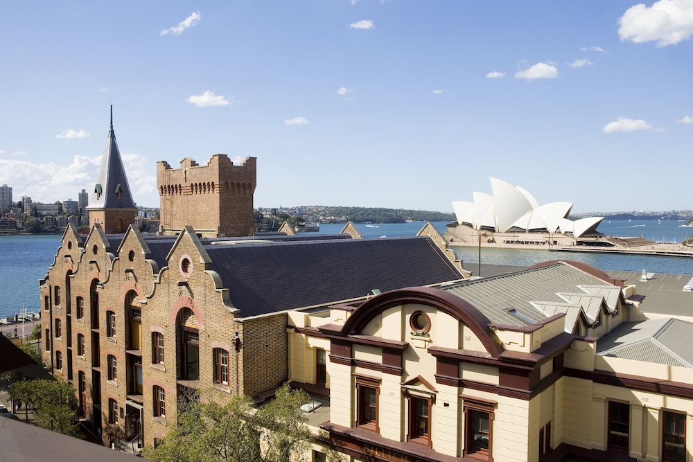 Sydney Harbour Hotel 65/71