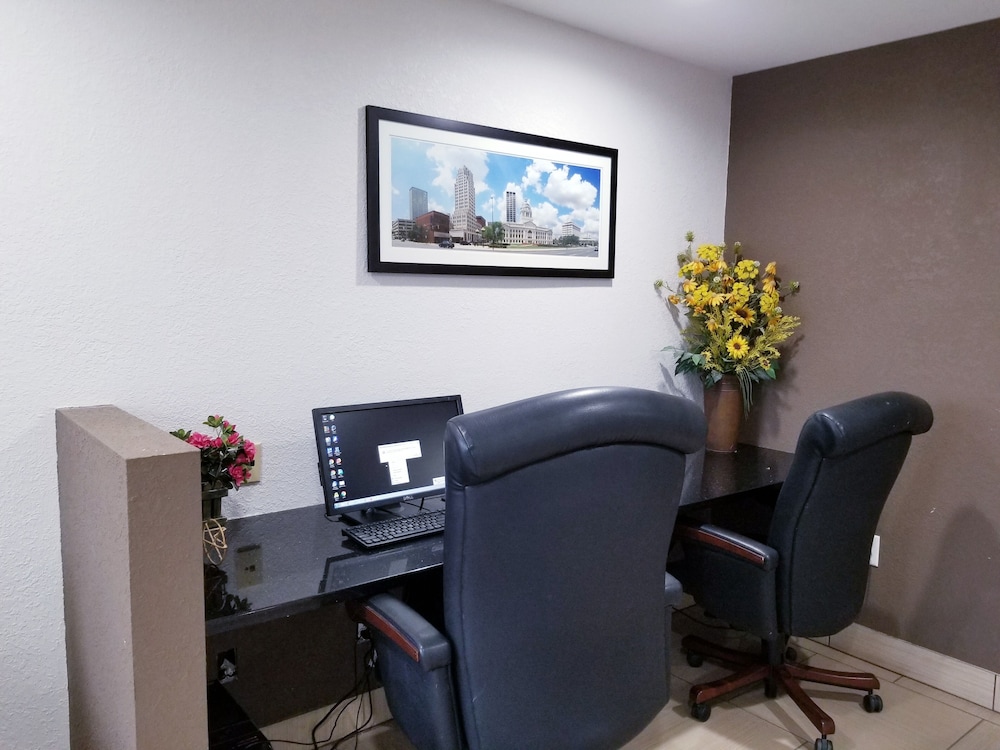 Travelodge By Wyndham Fort Wayne North 20/38