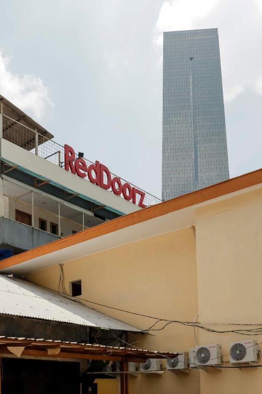 Reddoorz Plus Near Ciputra World Kuningan 2 4/50