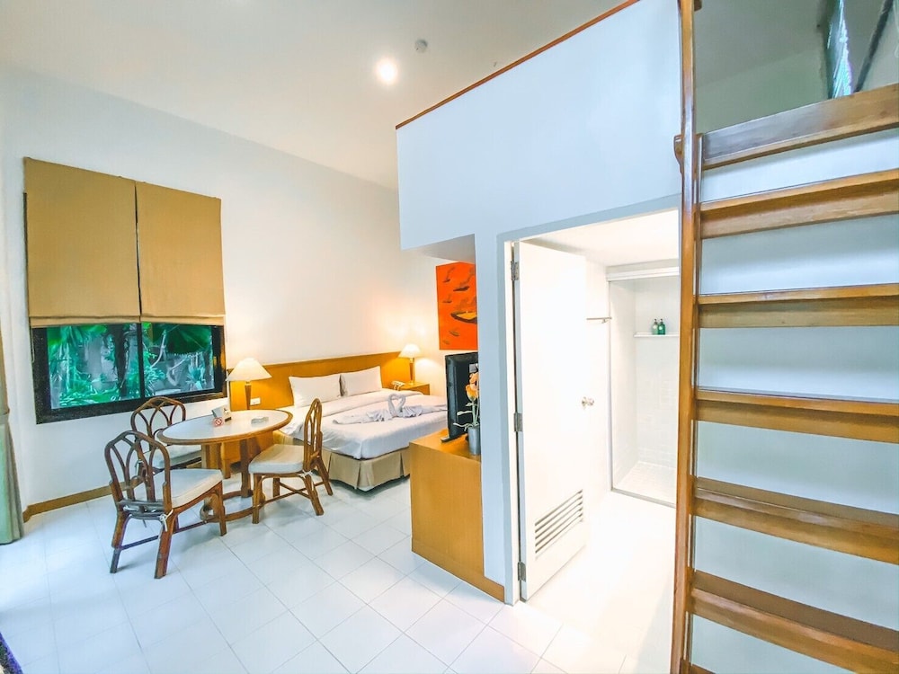 Nern Chalet Beachfront Hotel 51/74