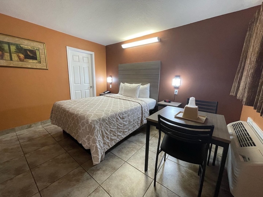 New Corral Motel 7/47