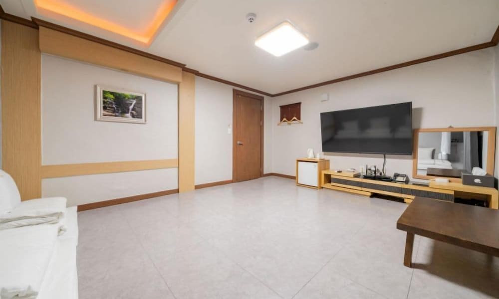 Donghae Gloria Tourist Hotel 37/50