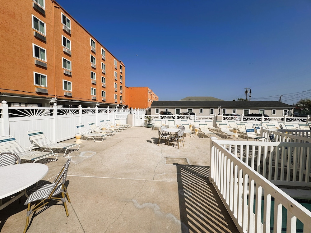 Oceanic Hotel 44/50