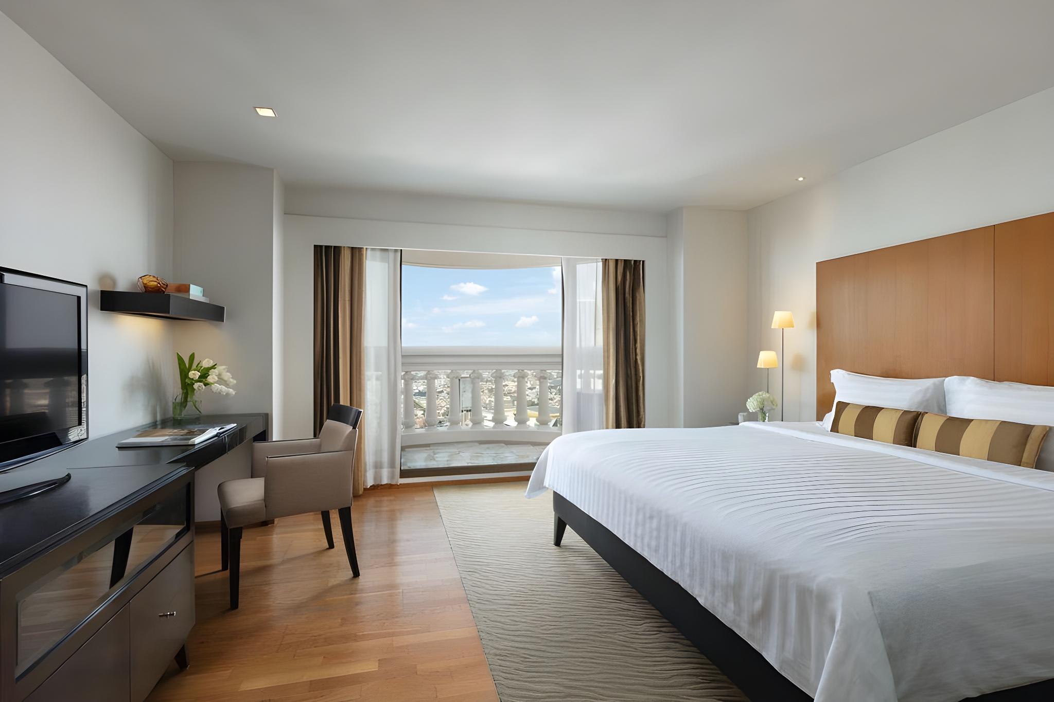 Tower, Club, Suite, City View, Lounge Access