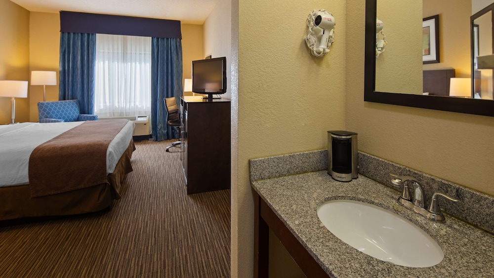 Best Western Port Huron Blue Water Bridge 11/31