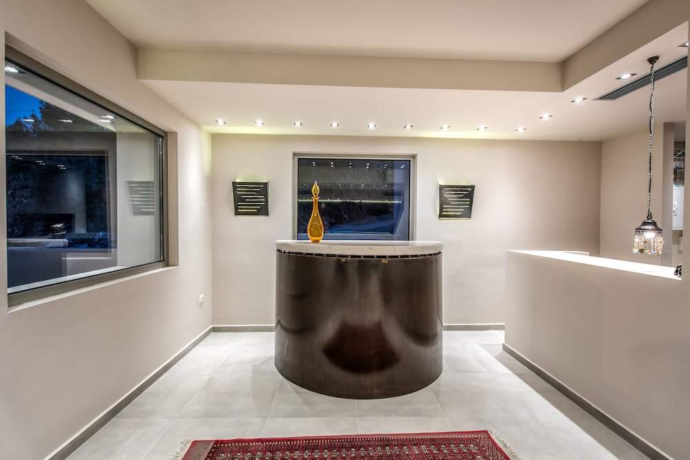 Ionian Hill Hotel 5/50