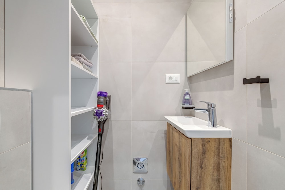 Bells & Whistles, Comfortable Condo 28/30