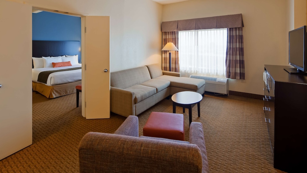 Best Western Plus Hotel & Conference Center 30/46
