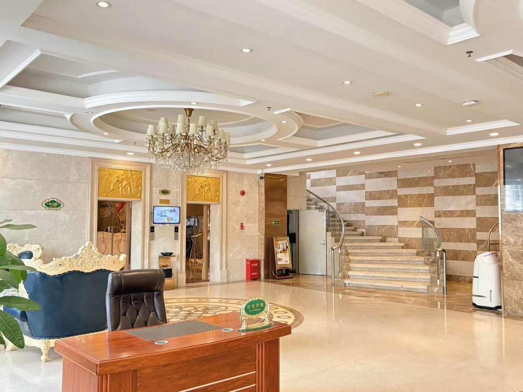 Vienna Hotel Huizhou (Huabianling Square Branch) 12/50
