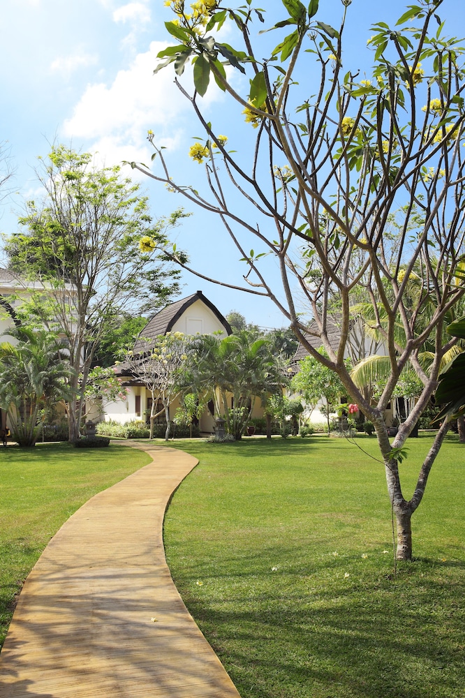 LOMBOK GARDEN HOTEL 66/70