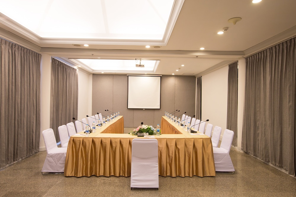 The Imperial Hotel And Convention Centre Phitsanulok 62/67