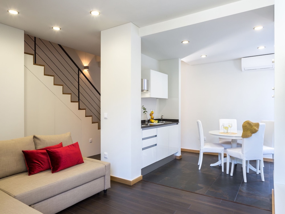 CASAS DO PATIO, L.DA COUNTRY HOUSES & NATURE 33/50