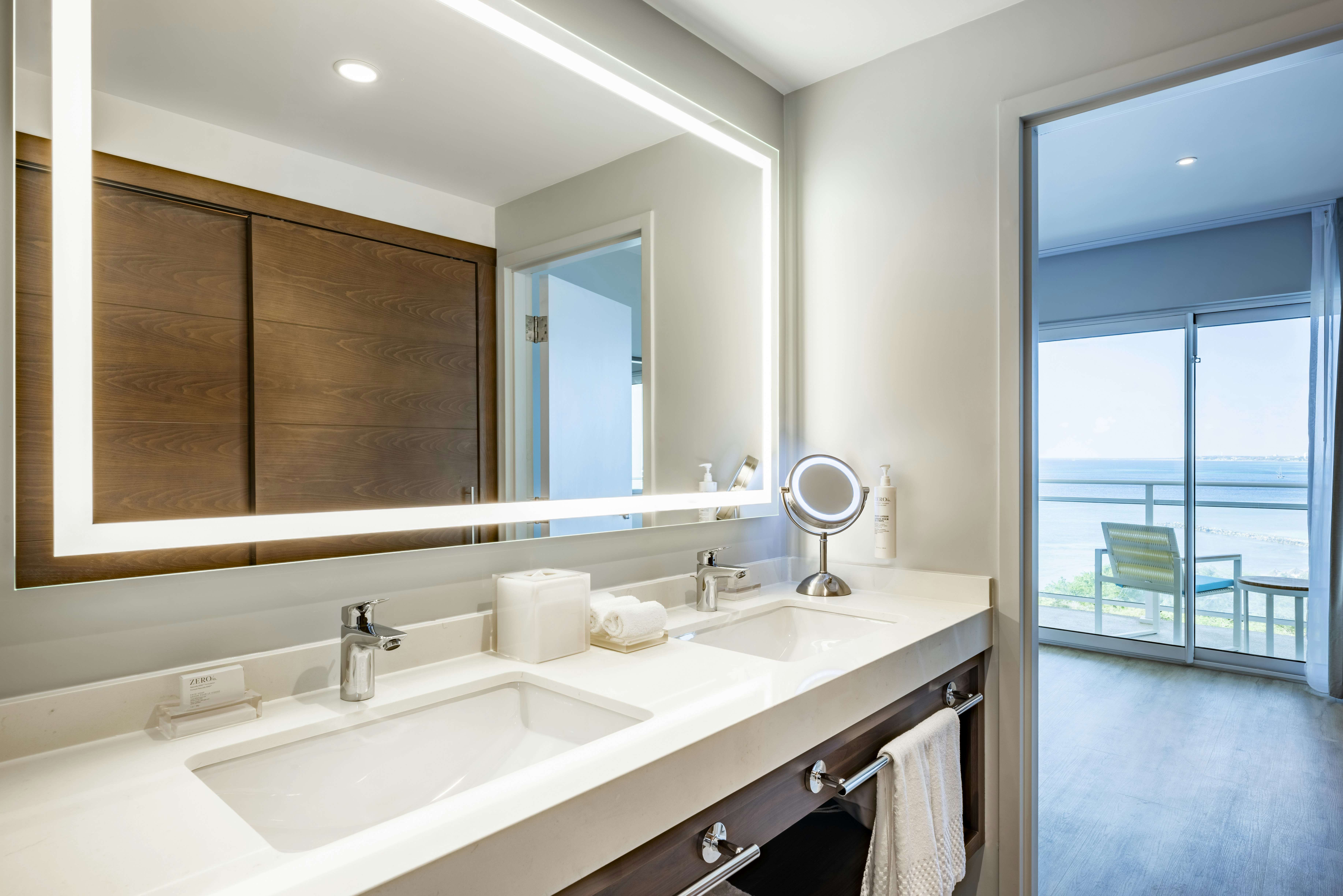 Room, King Bed, Ocean Front، Embassy Suites by Hilton Aruba Resort 3/3