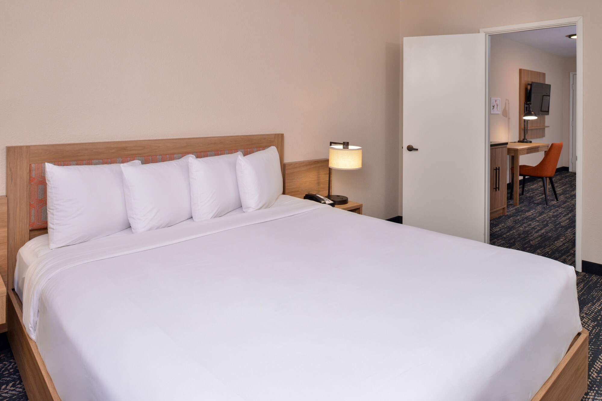 Suite, King Bed, Sofa