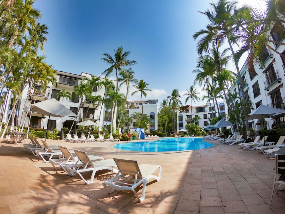 Puerto de Luna All Suites Hotel 60/63