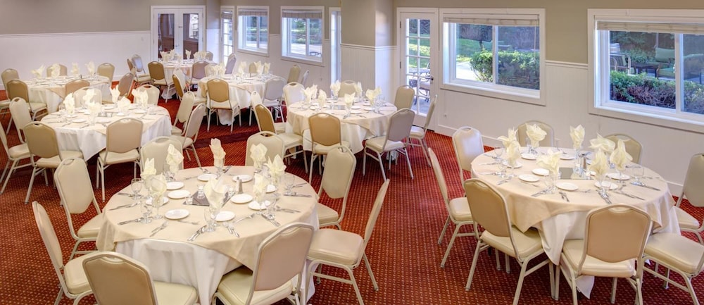 Lake Natoma Inn 32/46