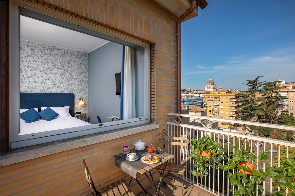 Bloom Hotel Roma 36/75