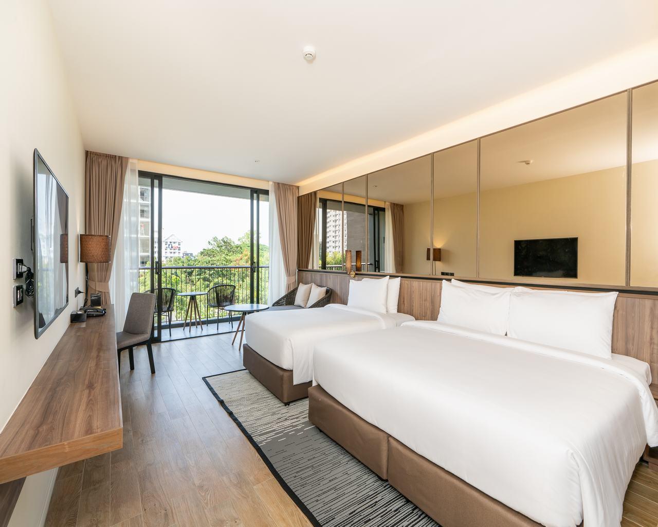 DELUXE ROOM
