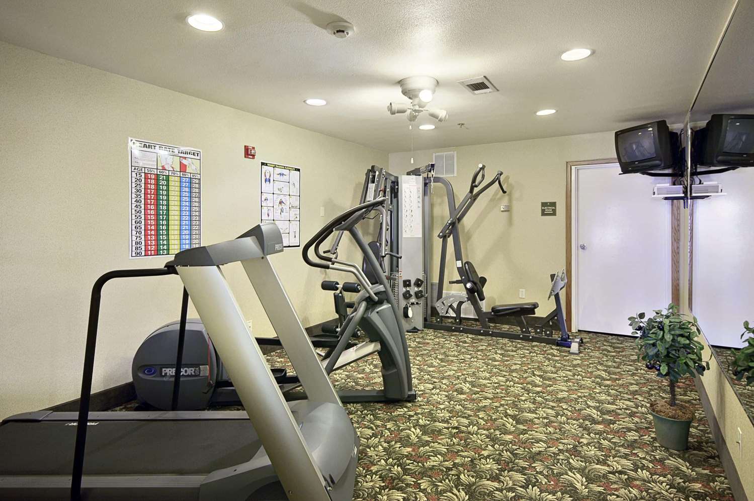 Super 8 by Wyndham Pine Bluff 10/22