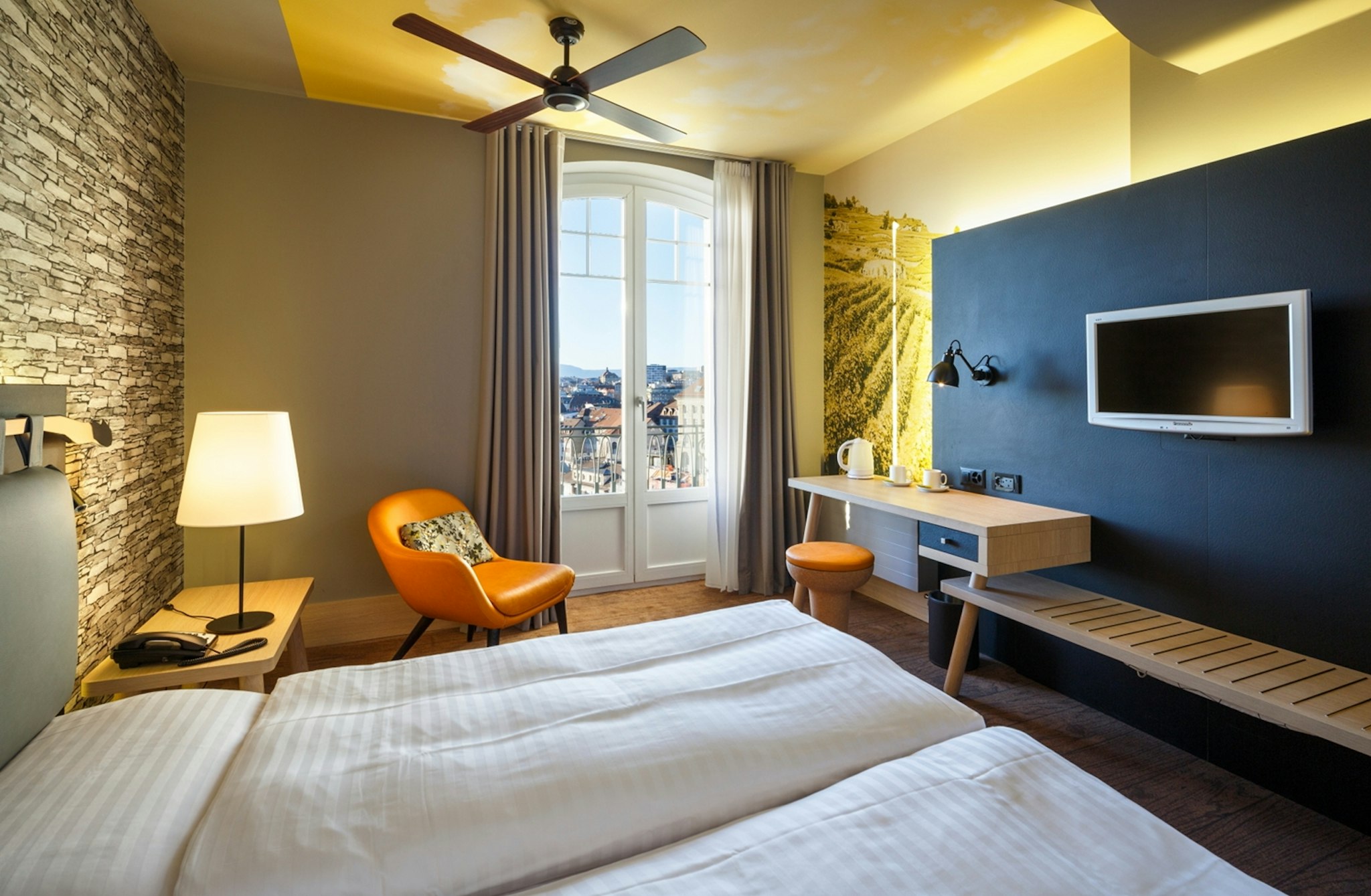 Hotel Swiss Wine by Fassbind 10/49