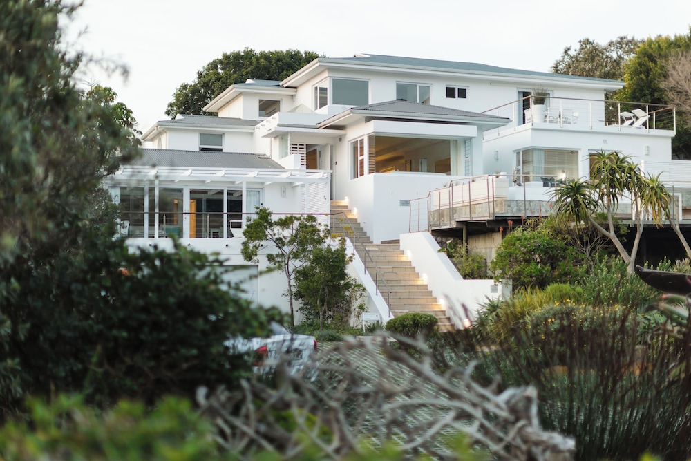 Amanzi Island Boutique Hotel 2/77