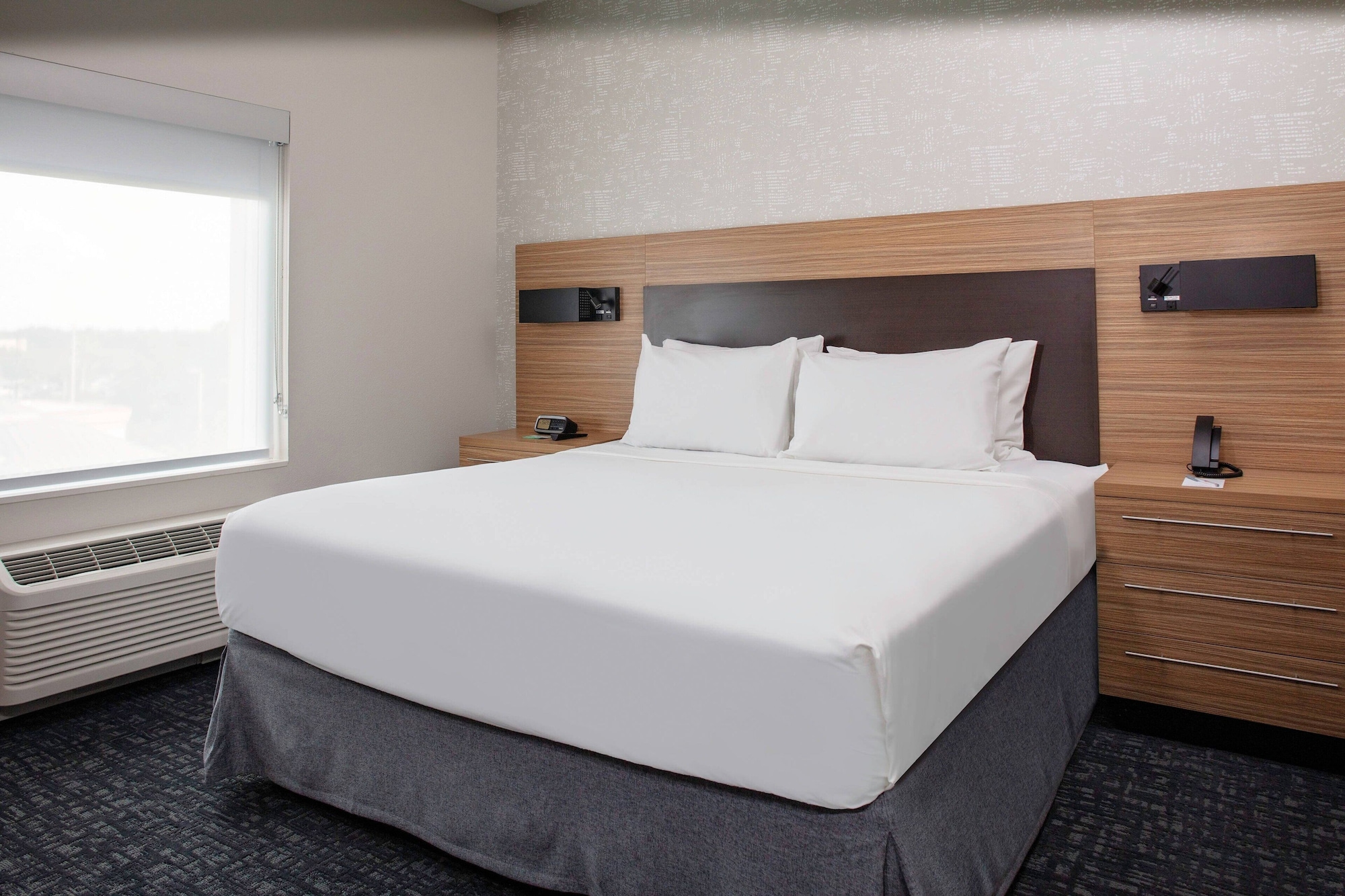 STUDIO, SUITE, KING BED