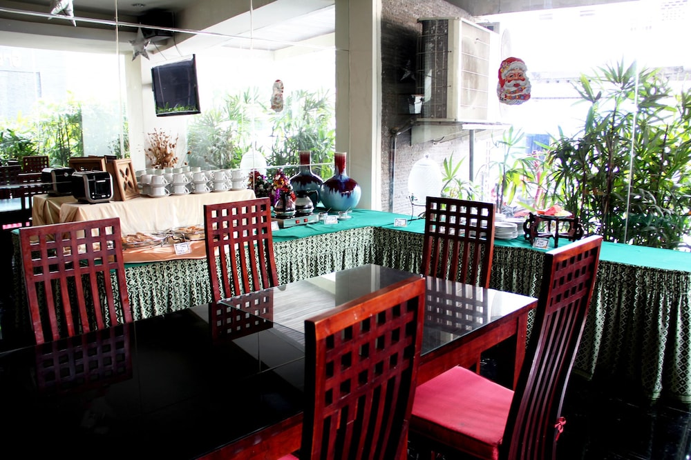 New Grand Park Hotel 43/49