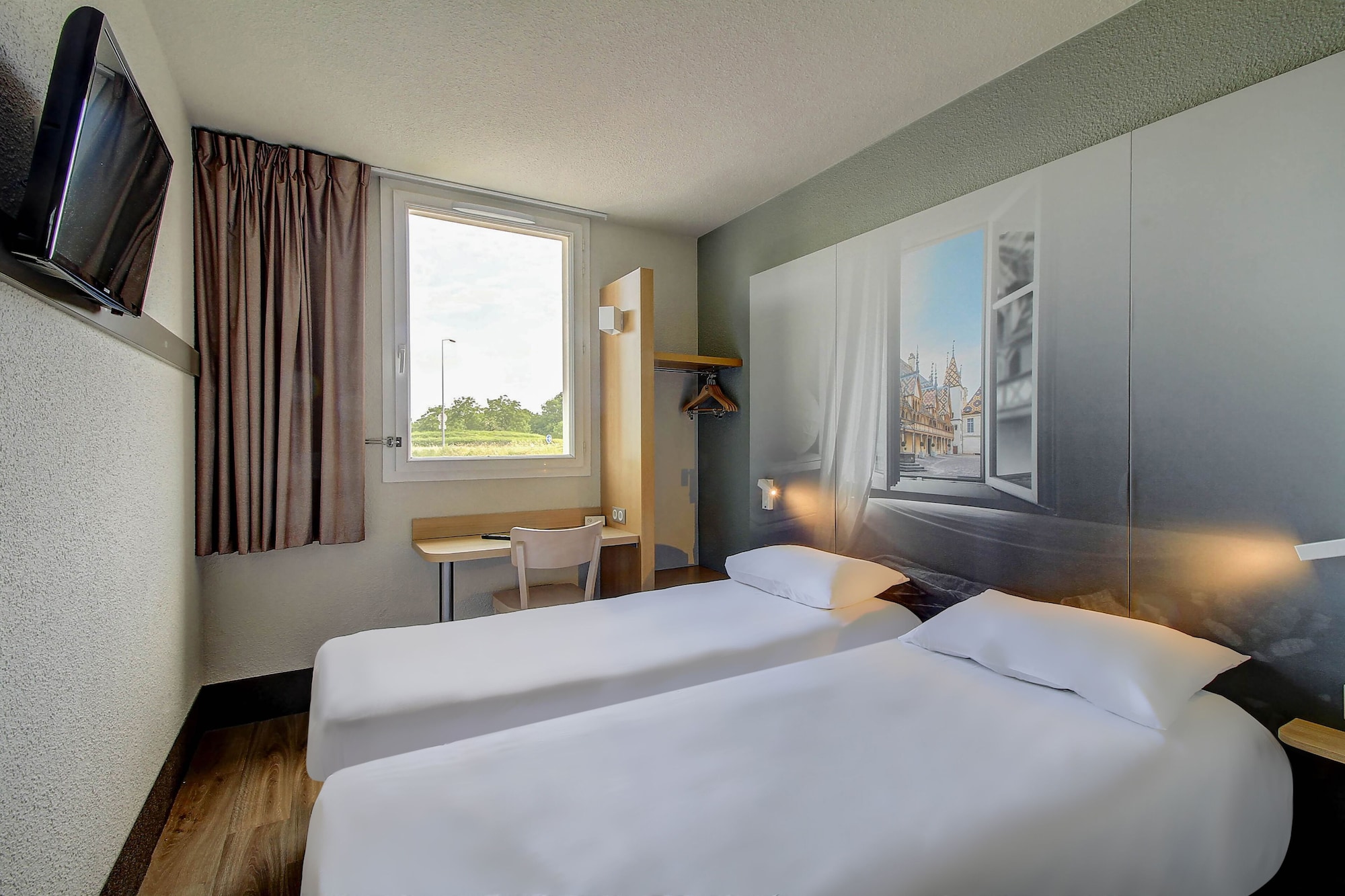ROOM, DOUBLE BED
