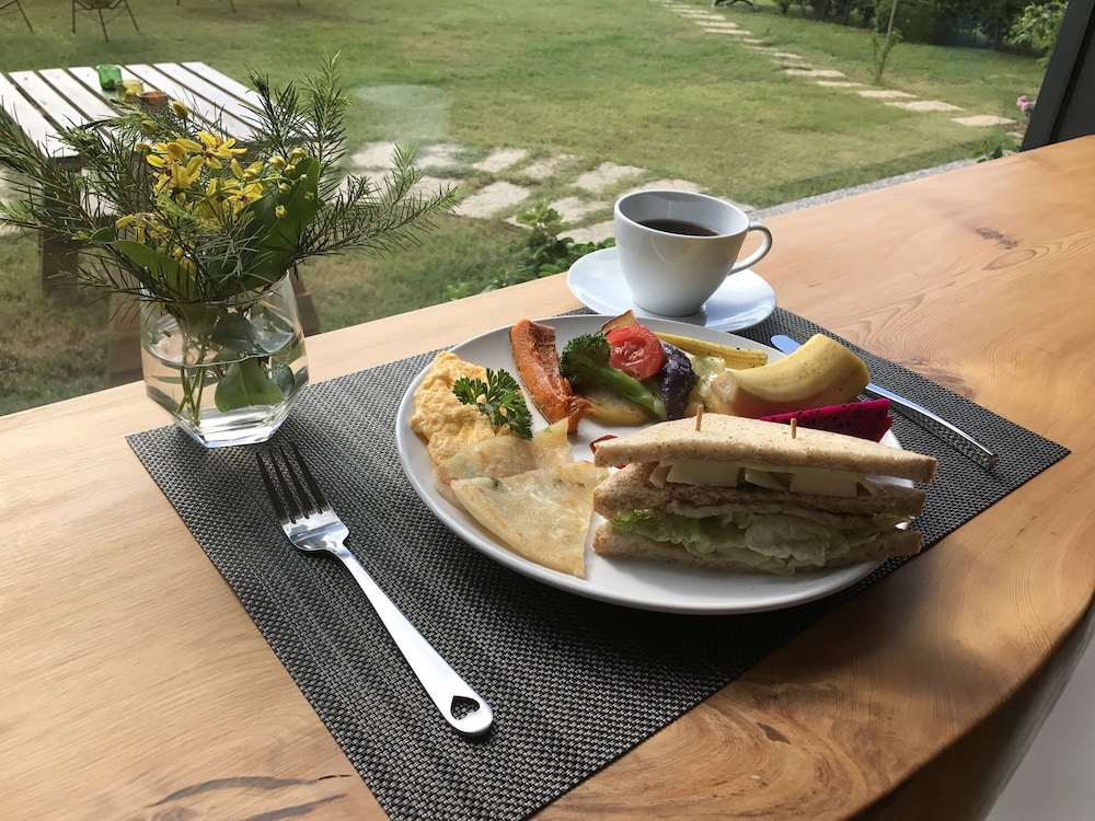 The Tree Bed and Breakfast 55/71