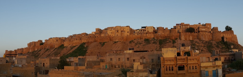 Hotel Shahi Palace 60/63