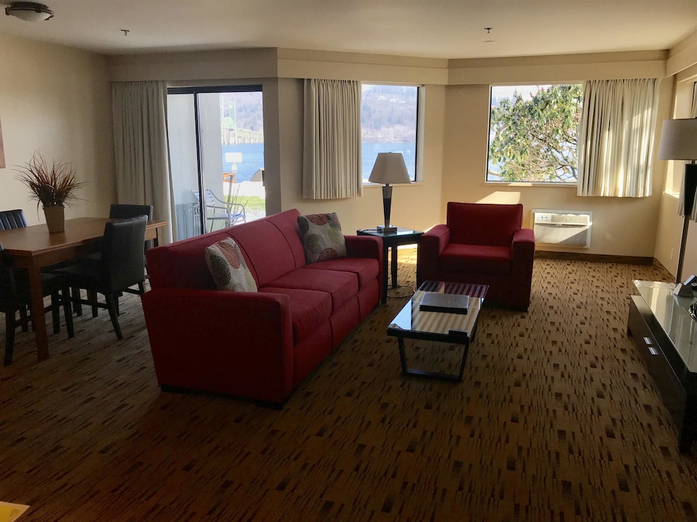 Best Western Plus Hood River Inn 59/80