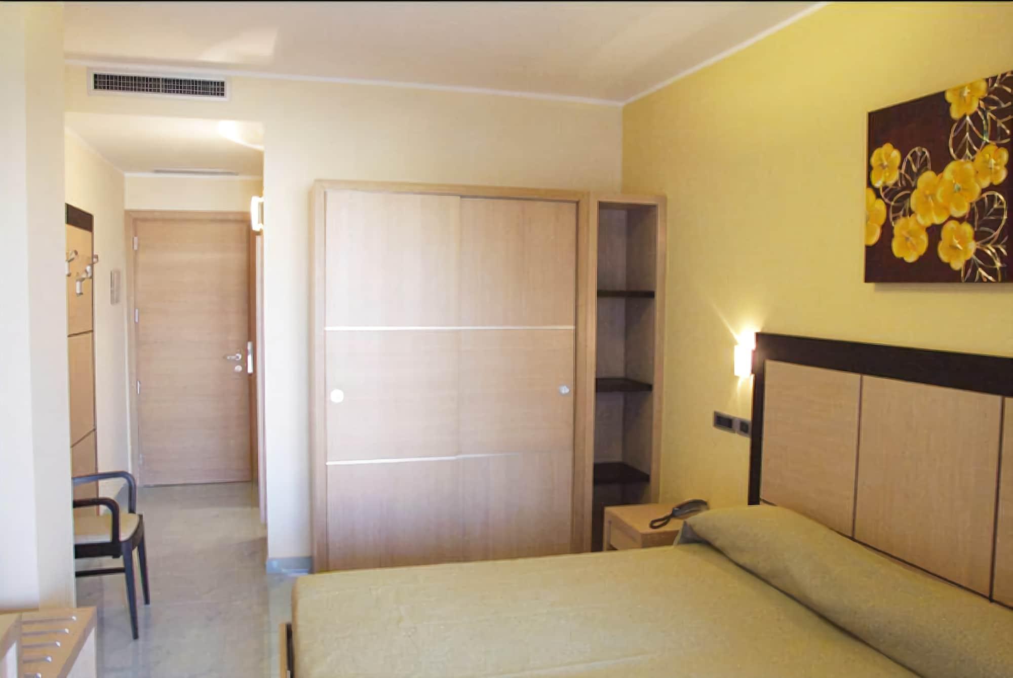 Marc Hotel 12/61