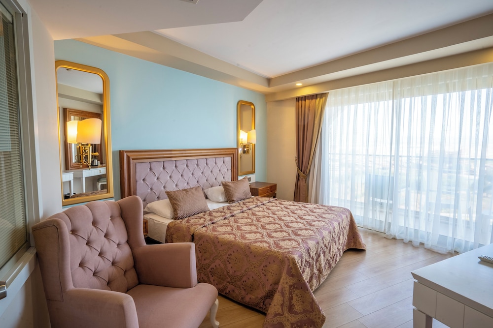 J Adore Deluxe Hotel Spa 19/50