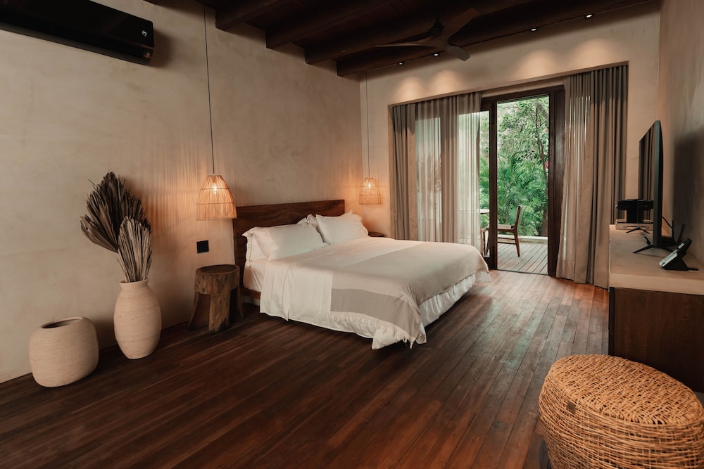 غرفة ديلوكس بسرير مزدوج مع أريكة، Makani Luxury Wanderlust 2/4