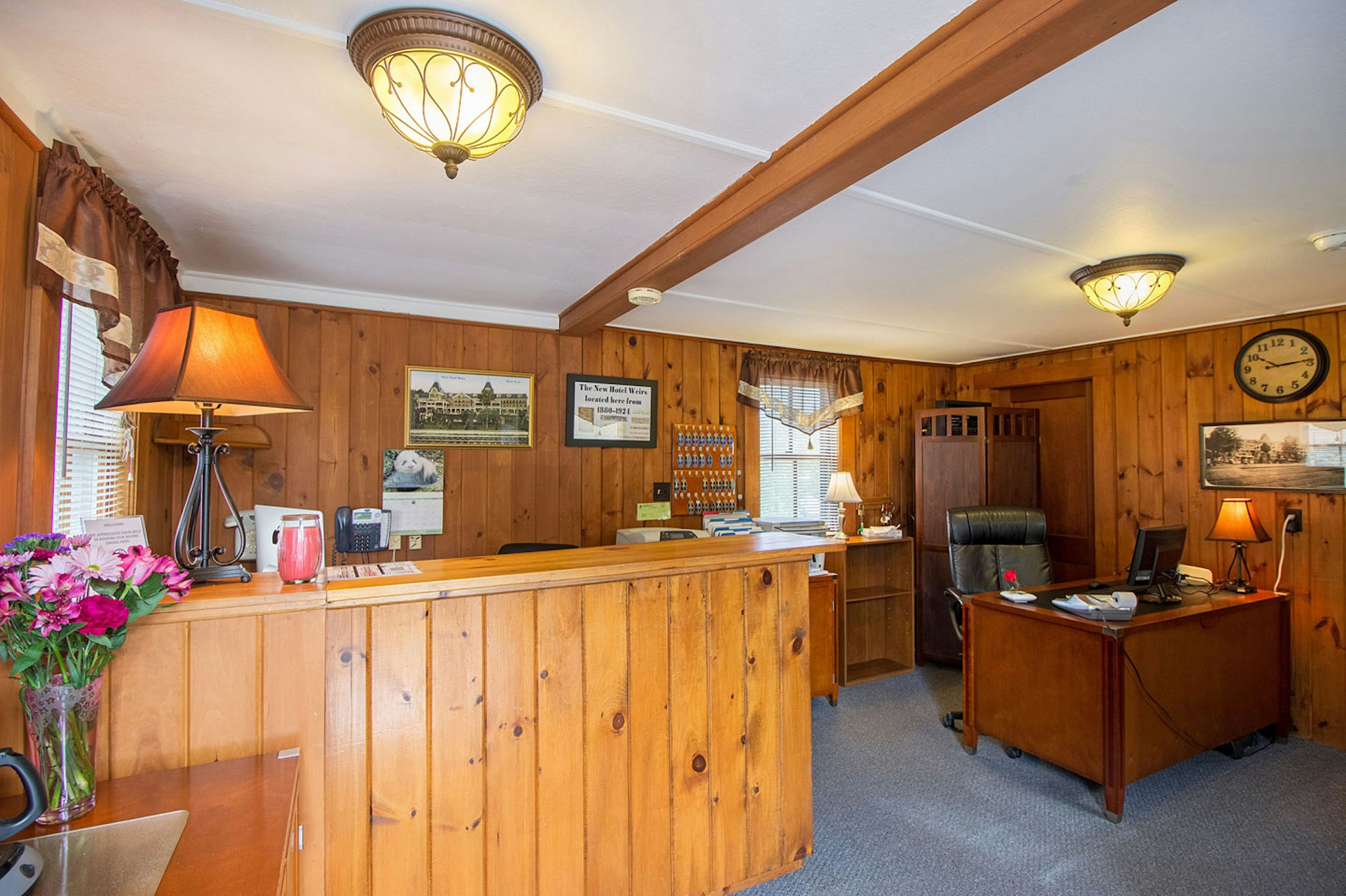 Half Moon Motel And Cottages 10/50