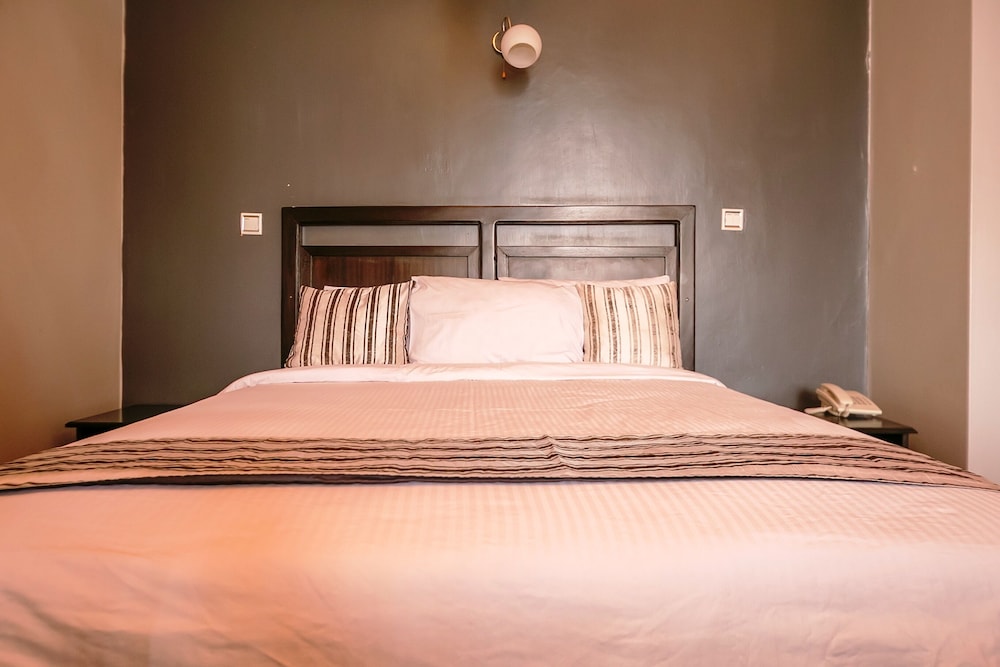 Meltonia Luxury Suites 9/50
