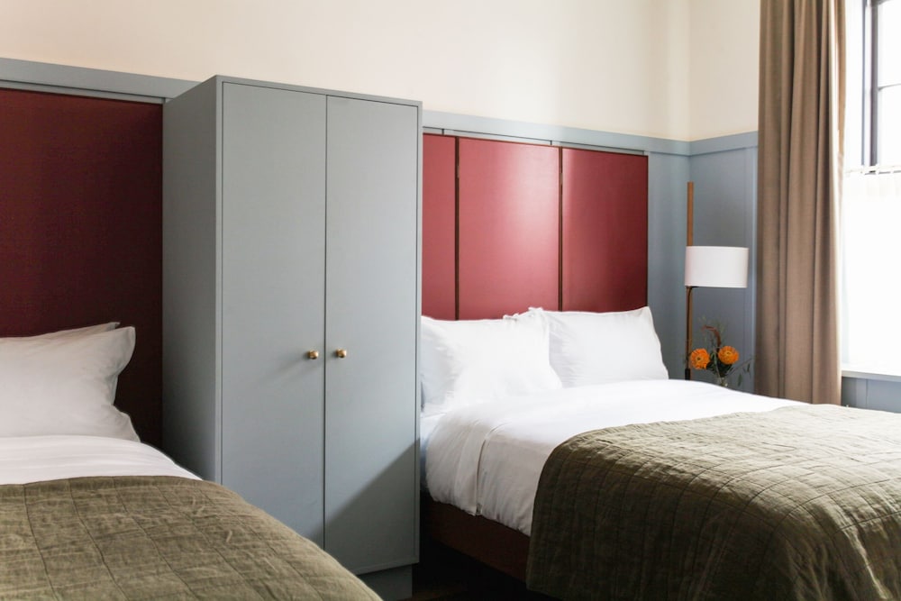 HOTEL KINSLEY 5/44