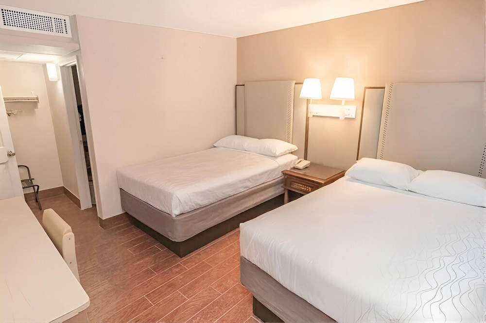 Standard, 2 Double Beds