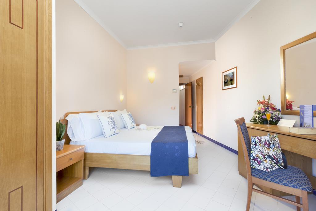 Room at Hotel Piccolo Paradiso, MASSA LUBRENSE