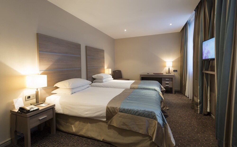 Hotel Bristol 15/50