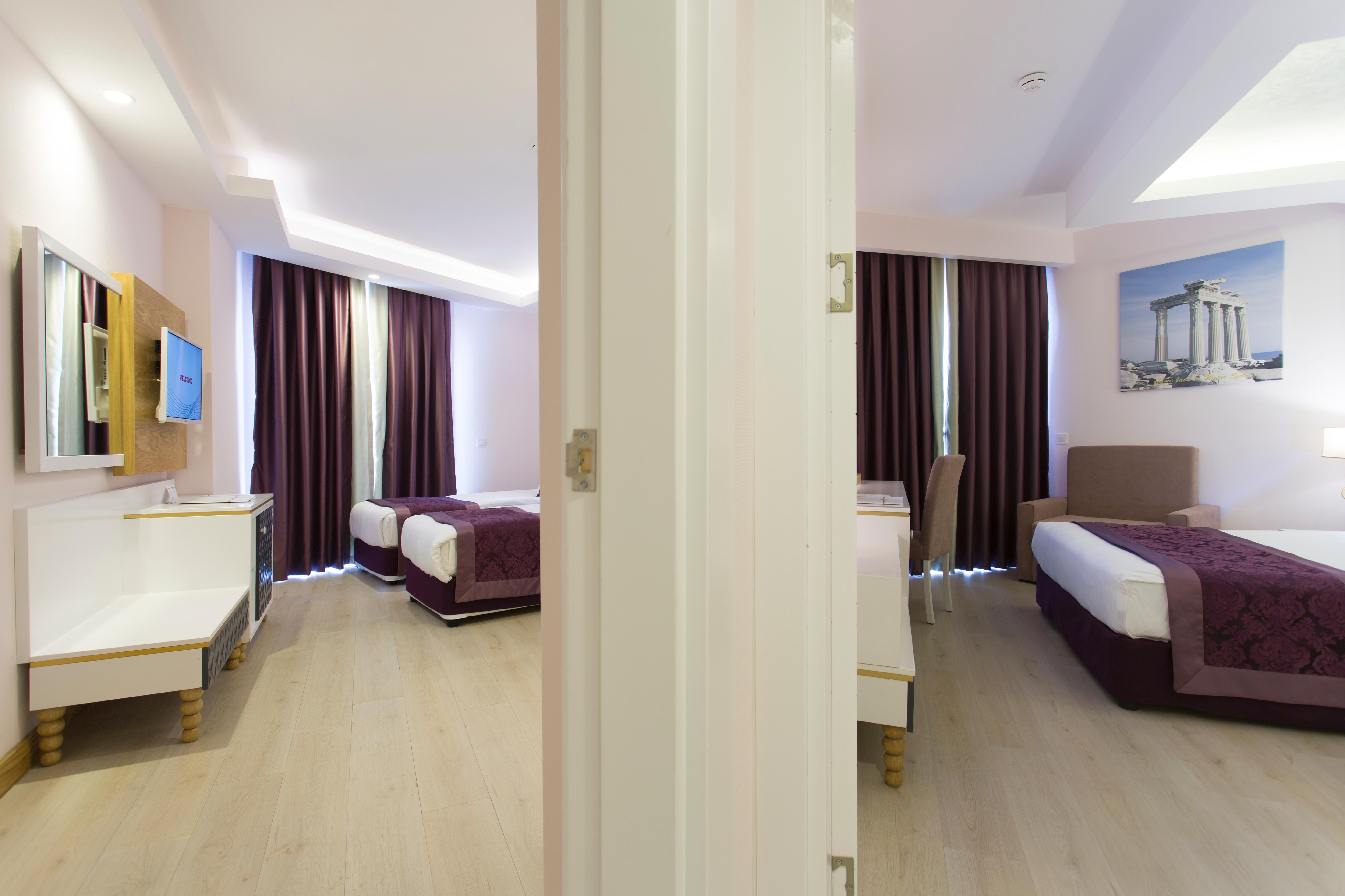 Water Side Resort And Spa 16/50