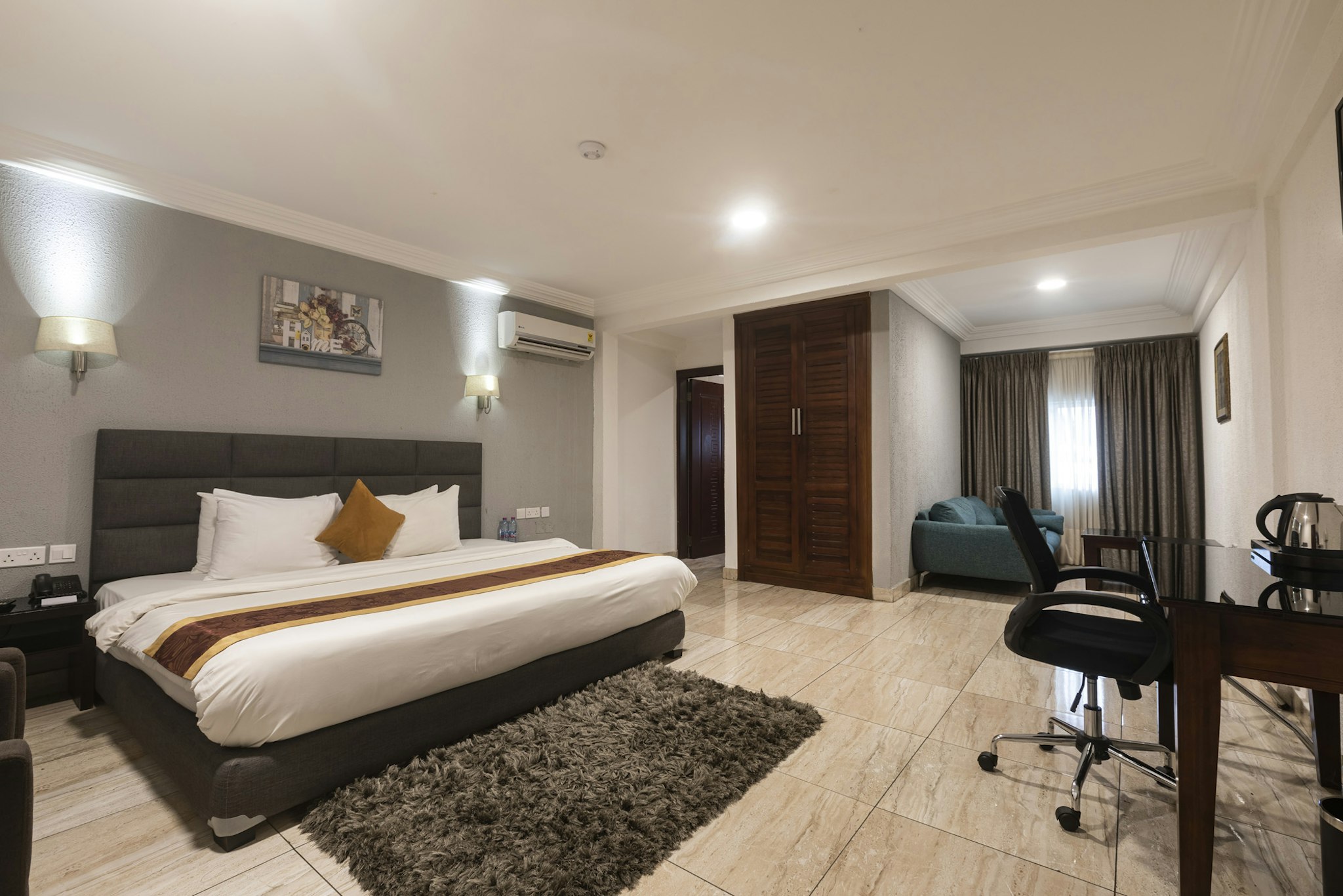 Airport View Hotel 15/40