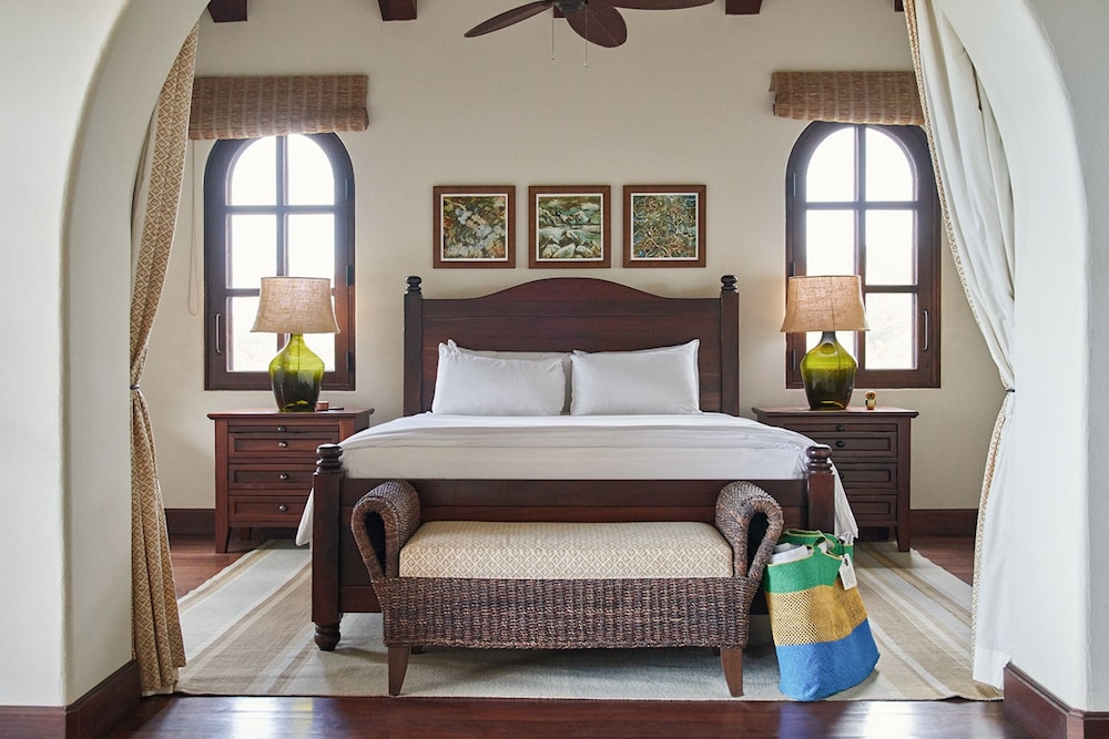 Honeymoon, Pacific, Suite, King Bed