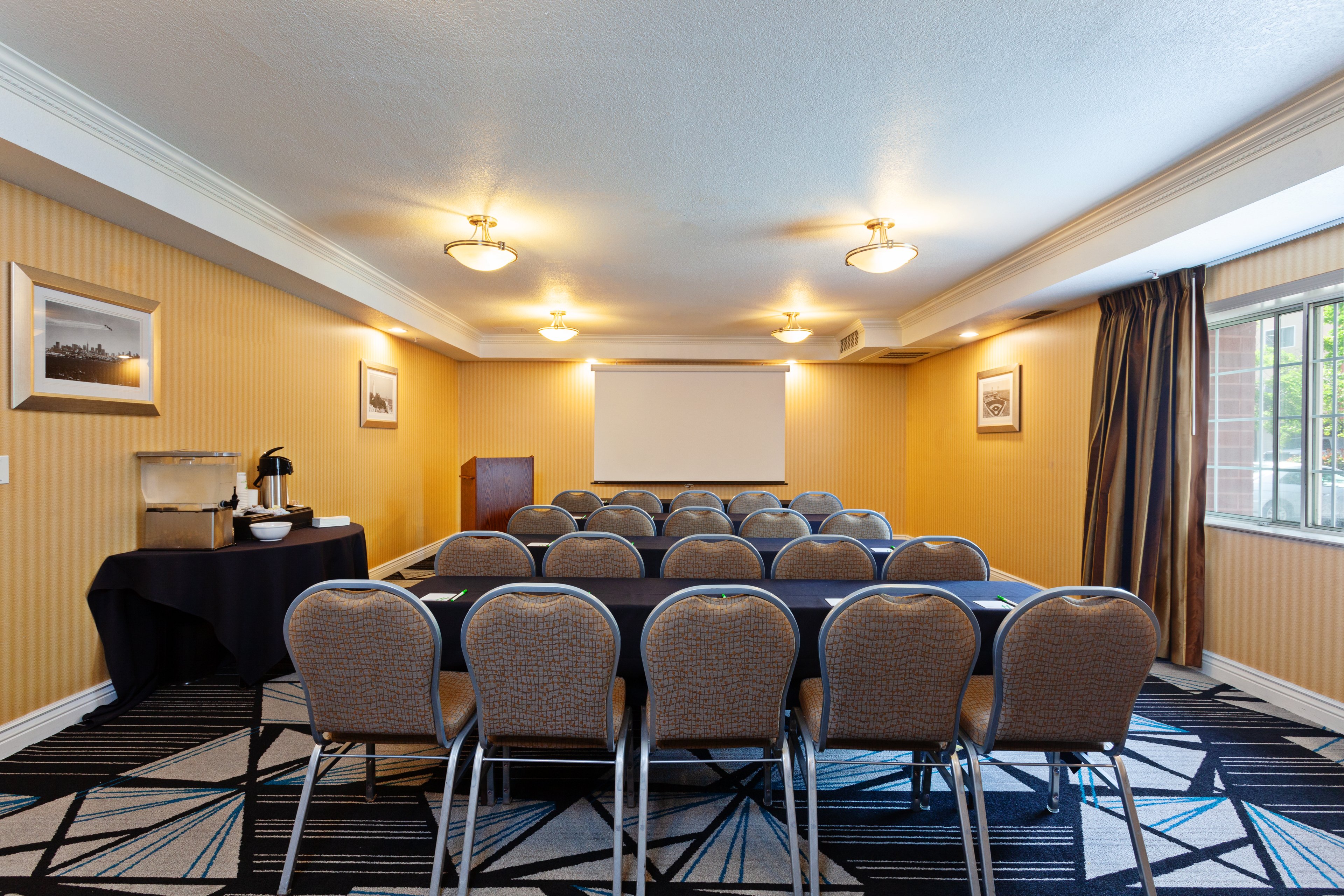 Holiday Inn San Mateo 59/65
