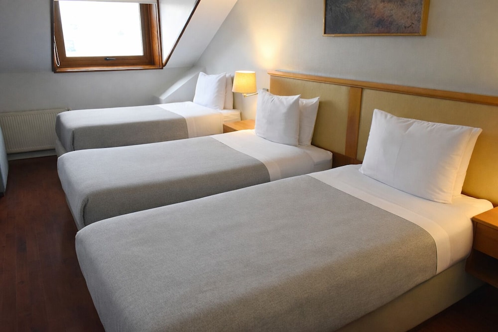 Gran Hotel Vicente Costanera 16/42