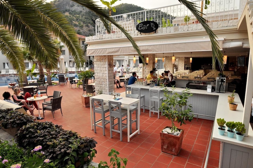 The Blue Lagoon Deluxe Hotel 14/28