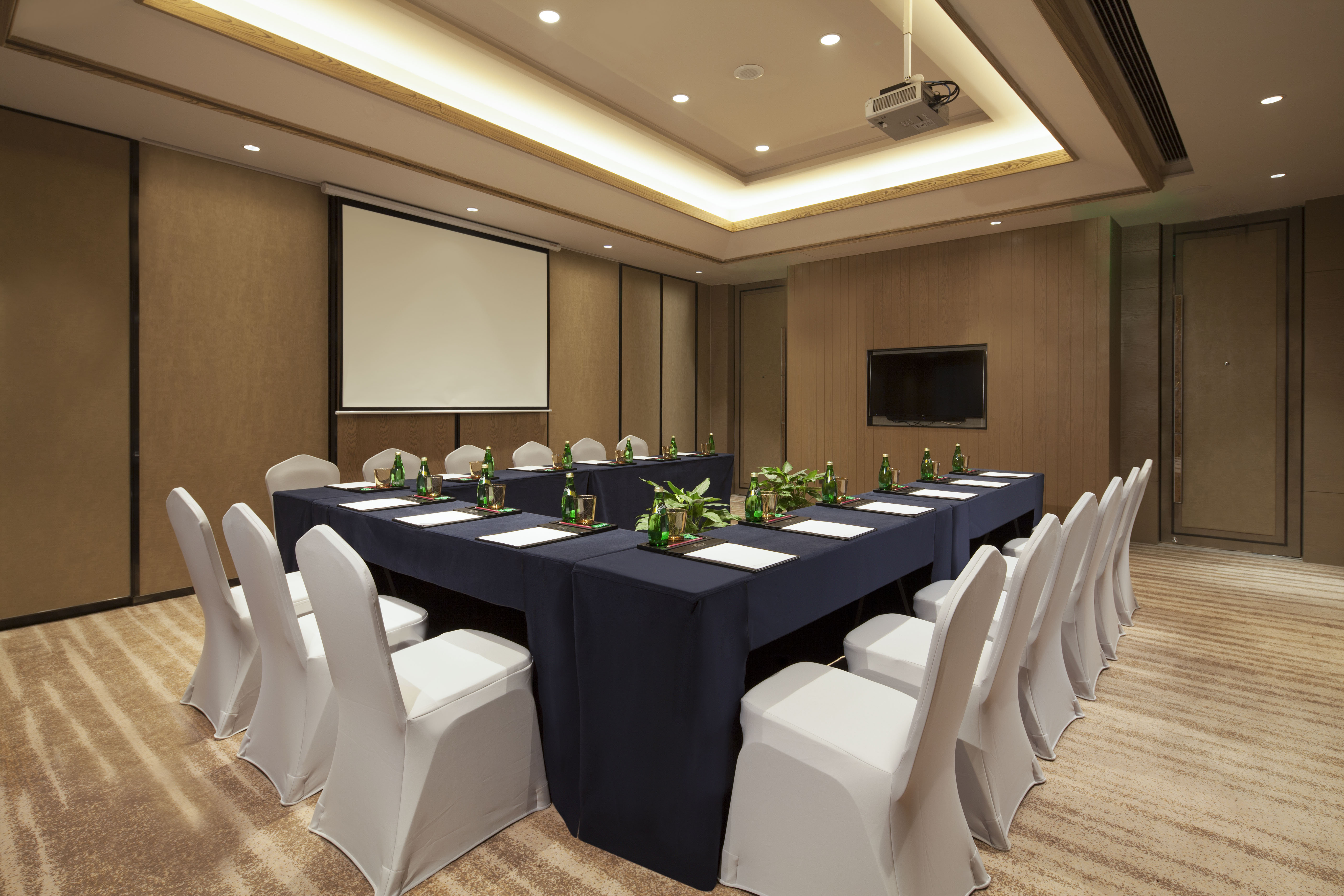 Crowne Plaza Hangzhou Thousand Island Lake 62/76